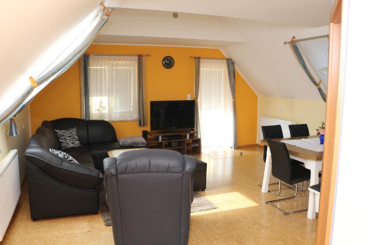 Moni Apartment *